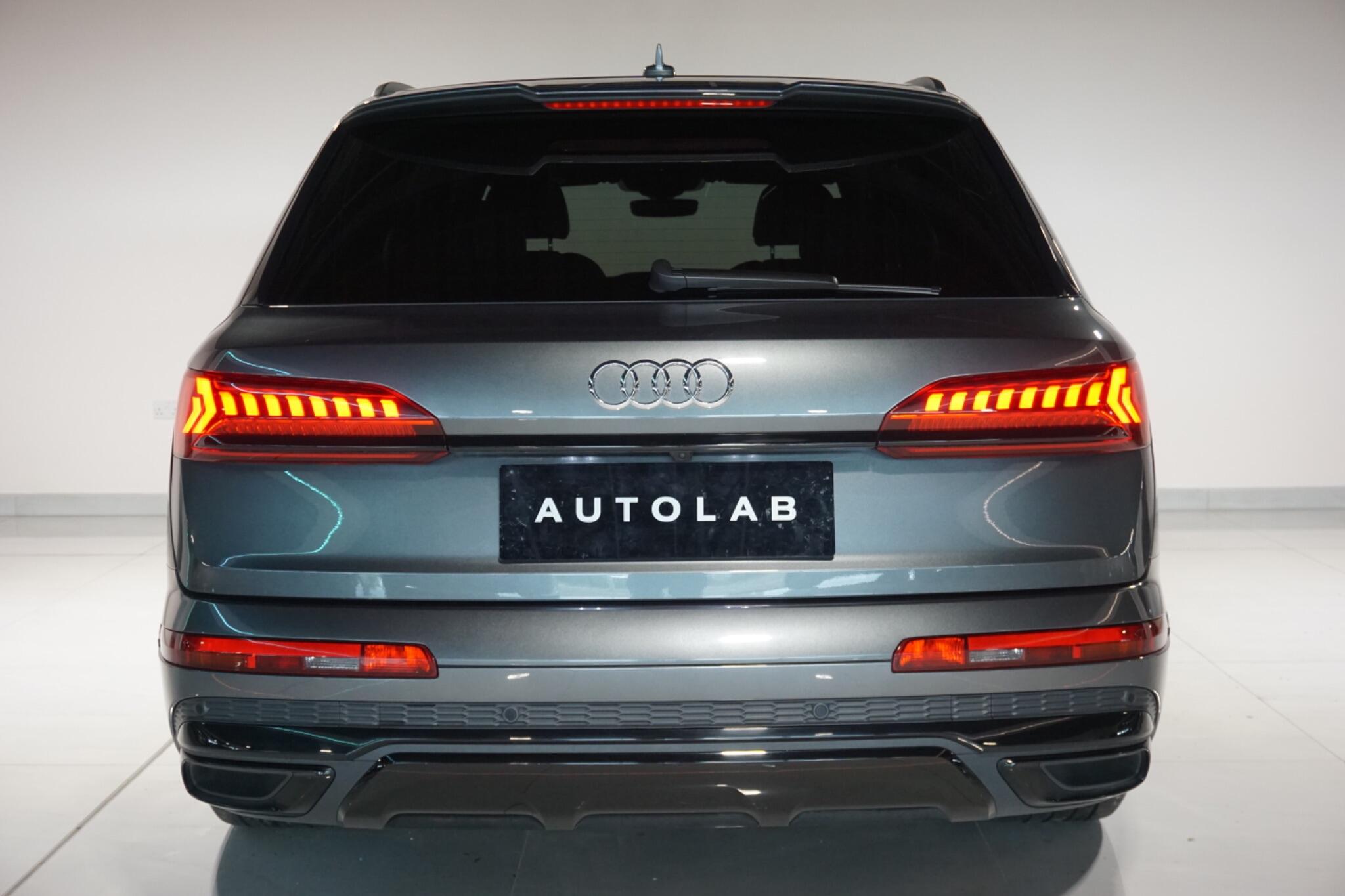 Audi Q7 3.0 TFSIe V6 55 Black Edition SUV 5dr Petrol Plug-in Hybrid Tiptronic quattro Euro 6 (s/s) 17.9kWh (381 ps)